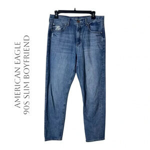 2034. AMERICAN EAGLE 90s SLIM BOYFRIEND‎ JEANS SIZE 6 DISTRESSED MEDIUM WASH